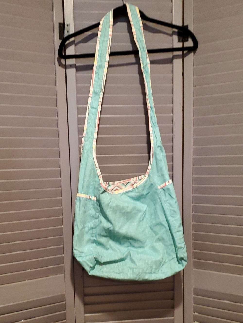 Thirty-One Multi Colored Chevron Pattern/Teal Reversable Shoulder Tote